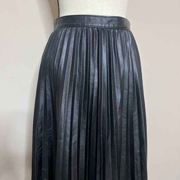 🖤🐝🐞Abercrombie & Fitch Black Skirt - Picture 3 of 11